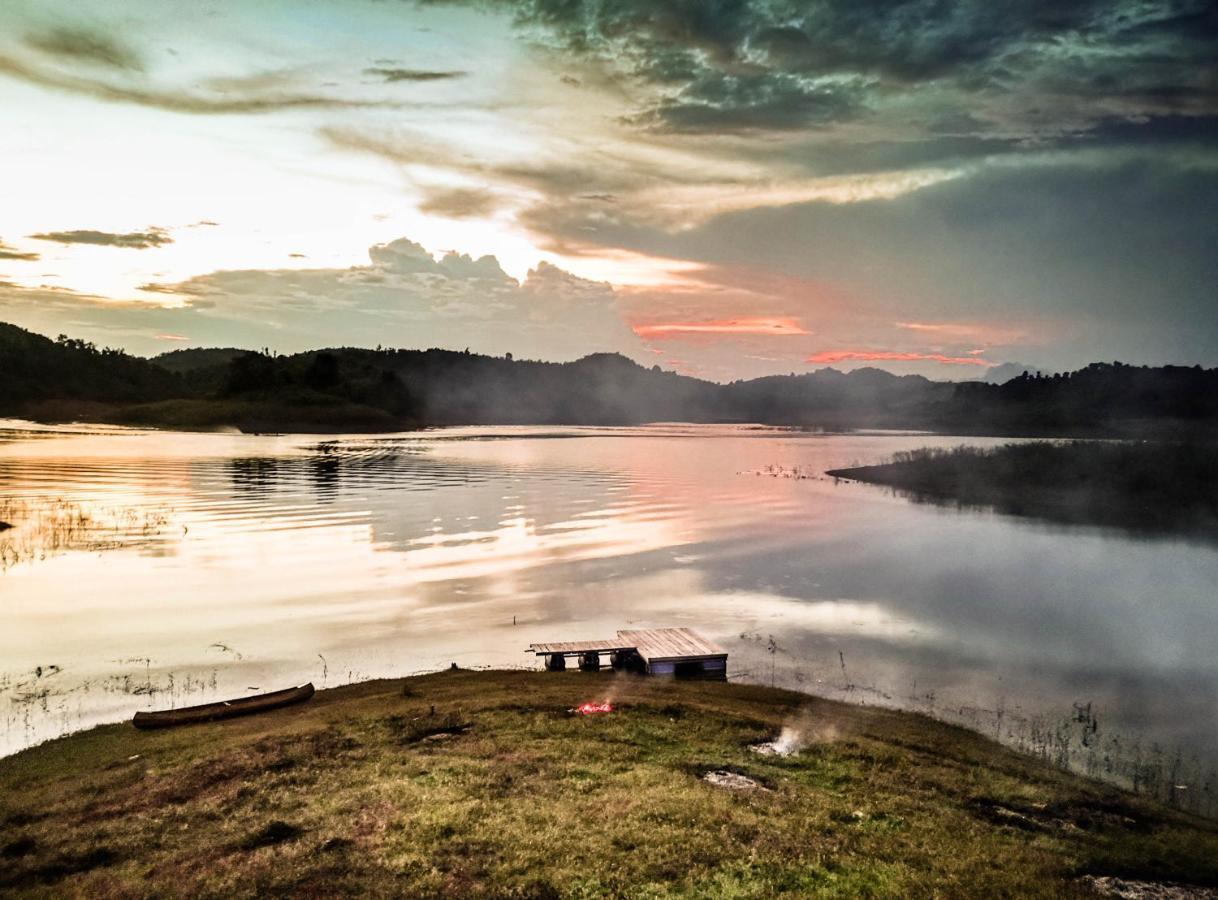 Sunset Nam Ngum Resort Vang Vieng Esterno foto