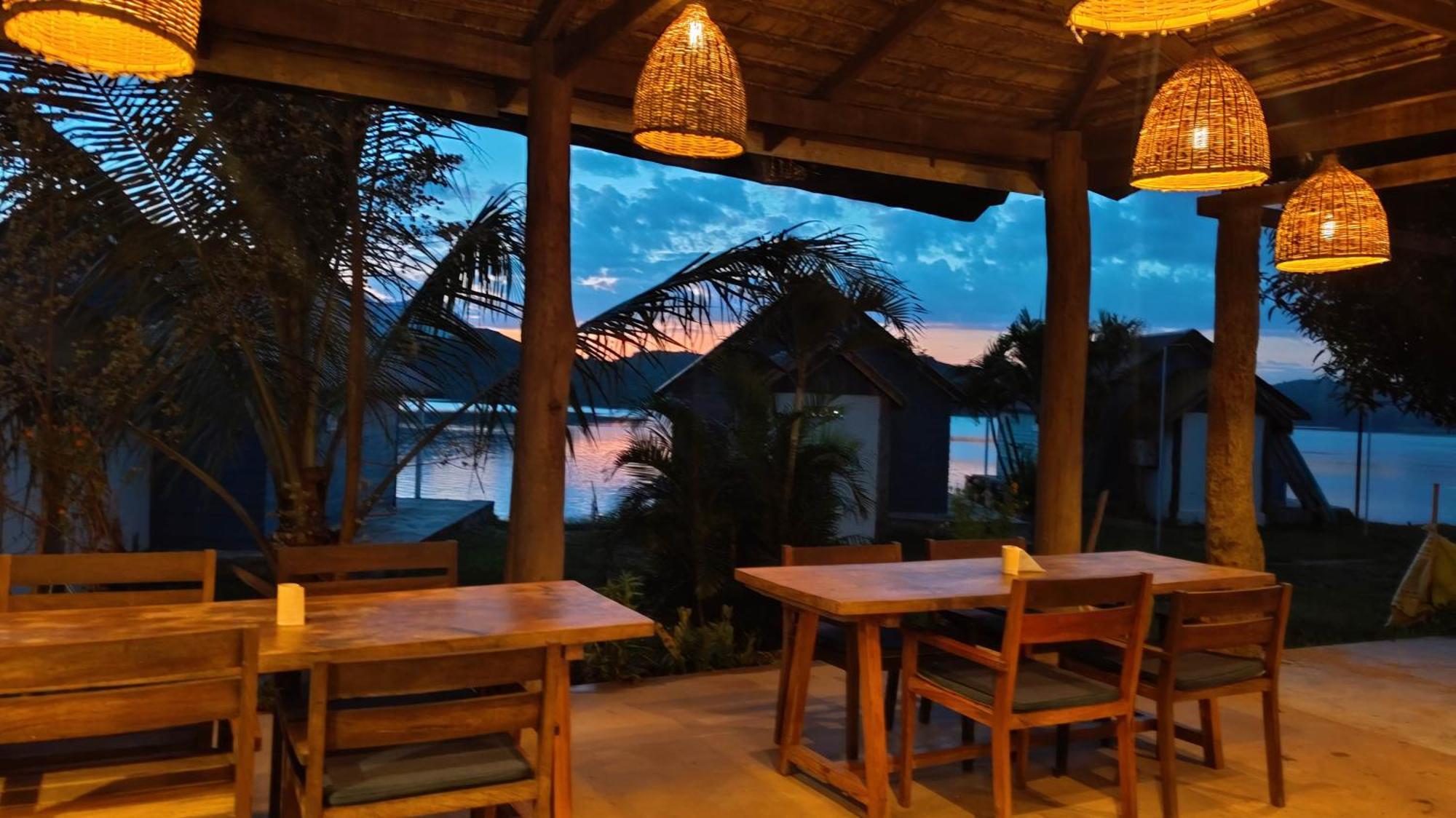 Sunset Nam Ngum Resort Vang Vieng Esterno foto