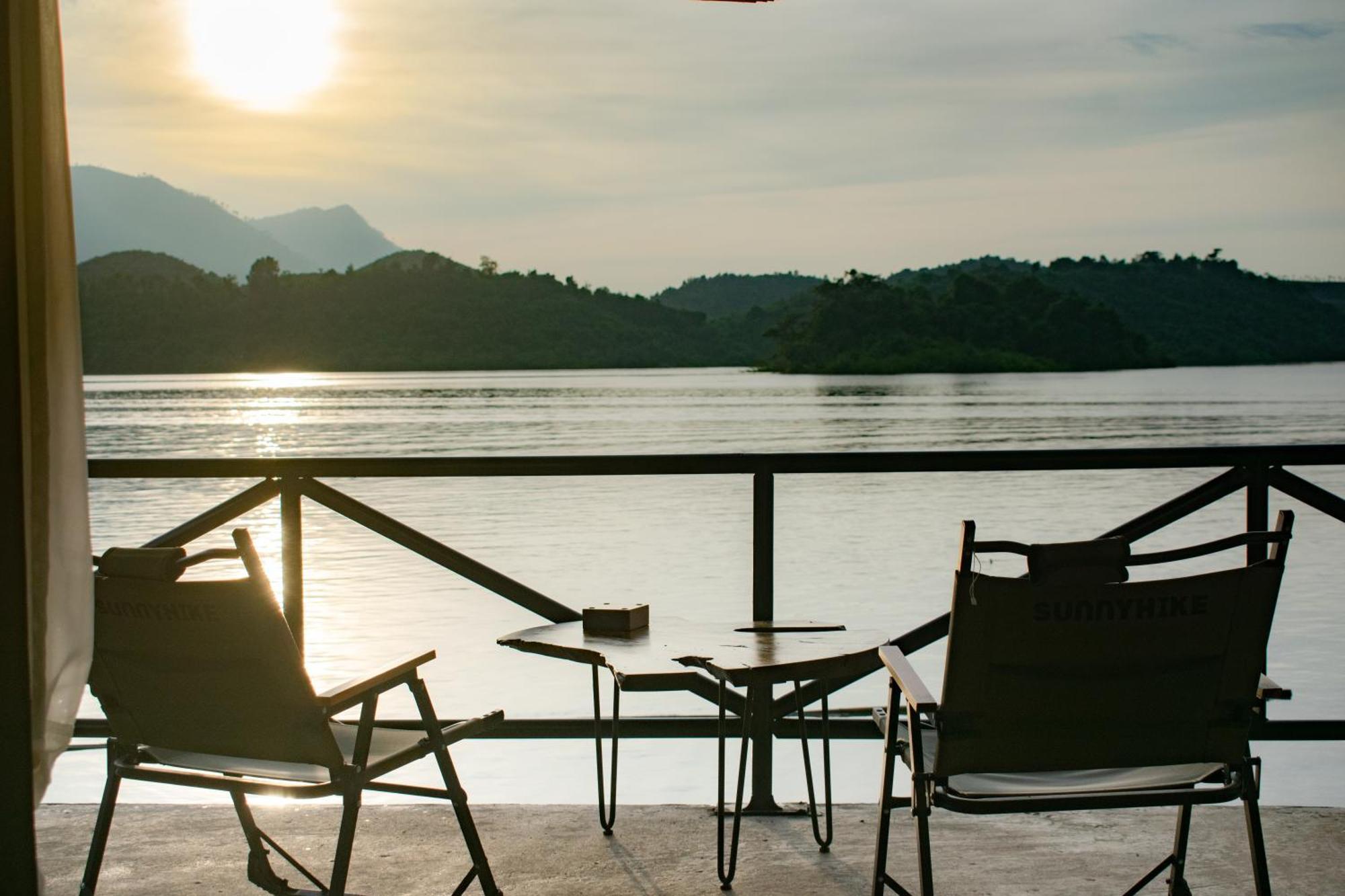 Sunset Nam Ngum Resort Vang Vieng Esterno foto