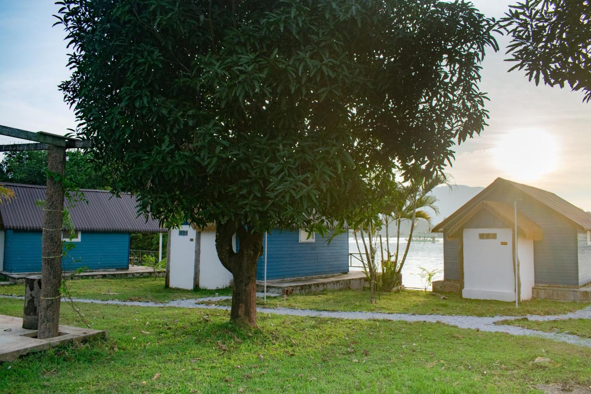 Sunset Nam Ngum Resort Vang Vieng Esterno foto