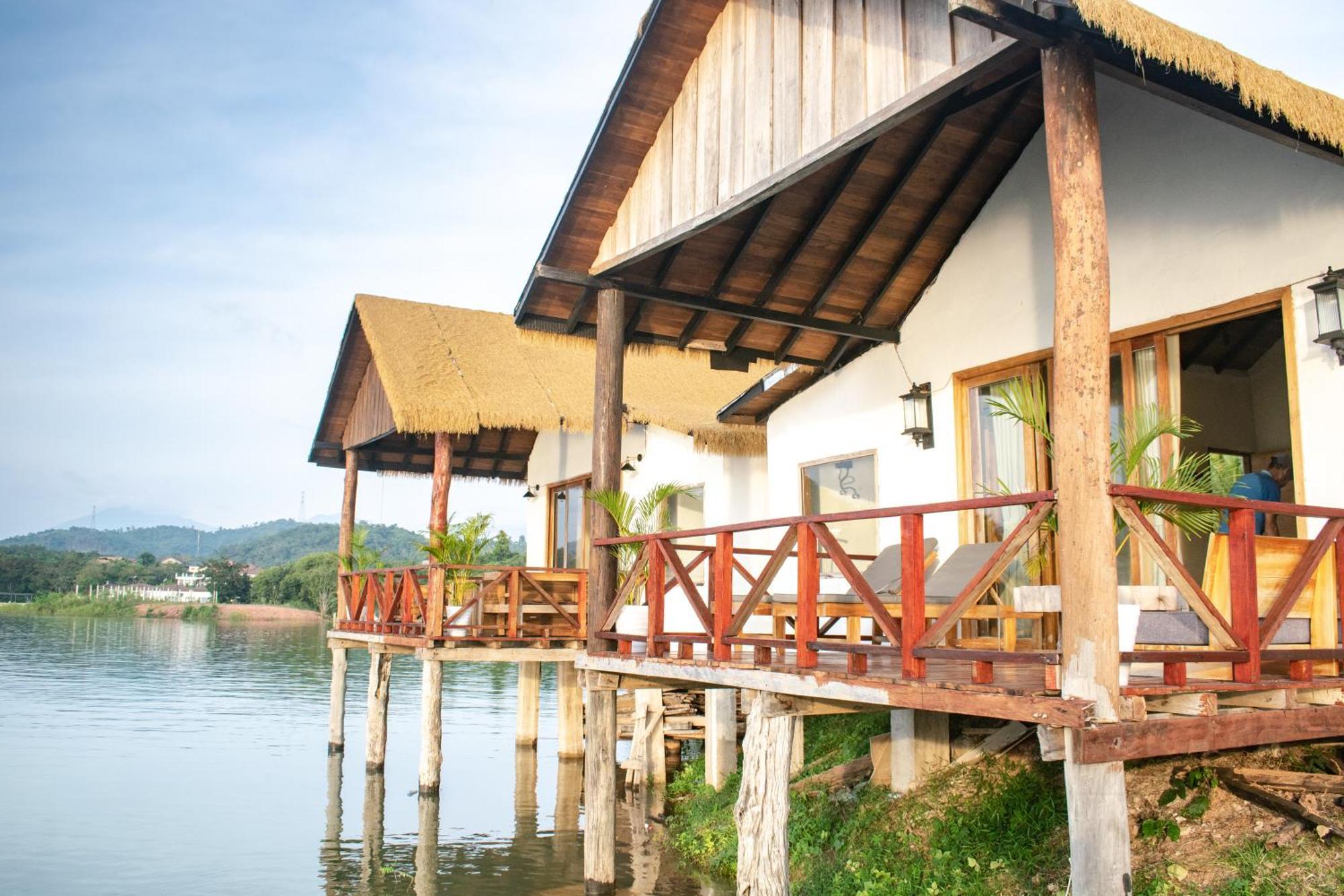 Sunset Nam Ngum Resort Vang Vieng Esterno foto