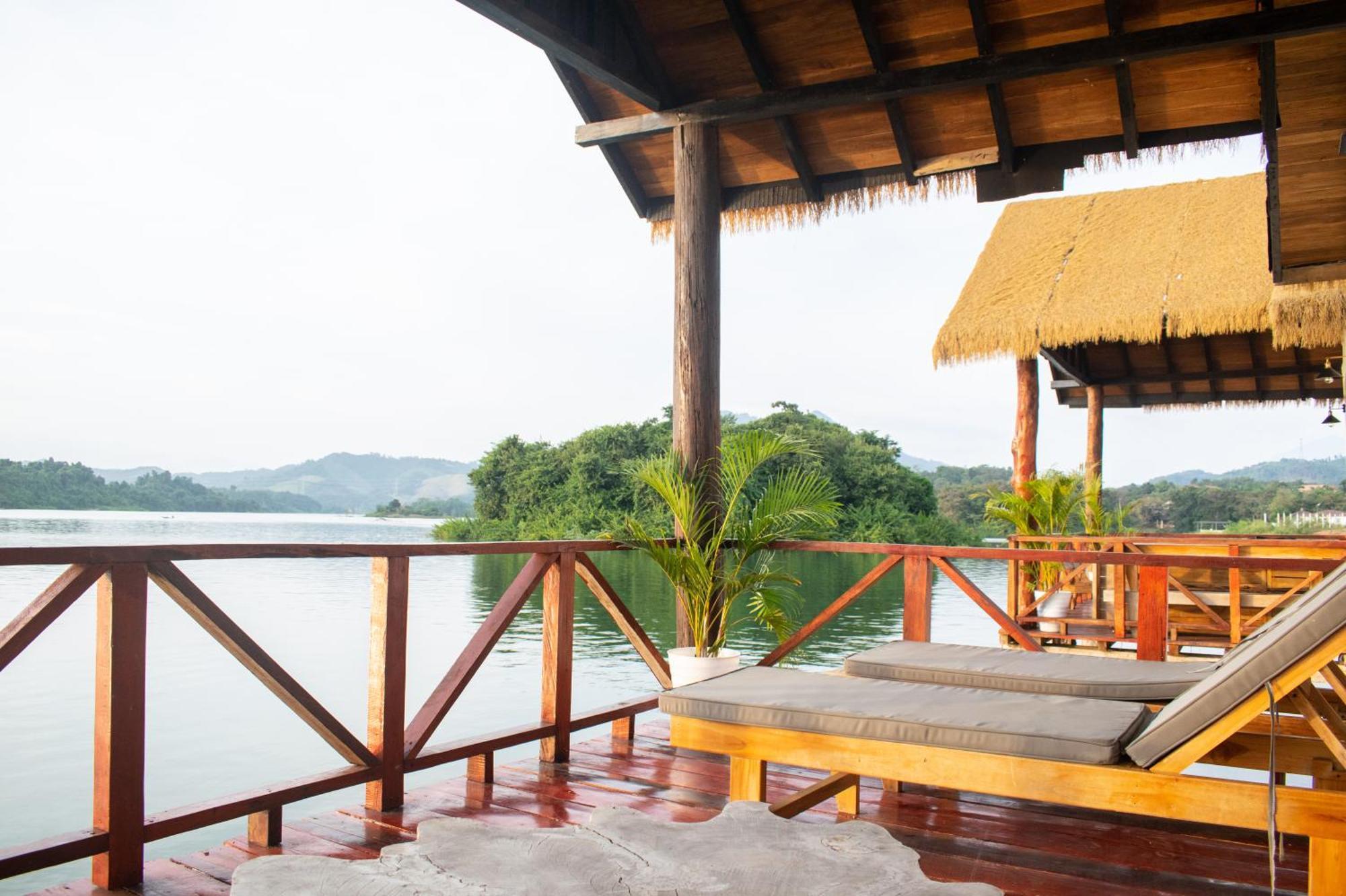Sunset Nam Ngum Resort Vang Vieng Esterno foto